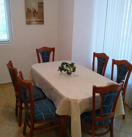 Two-bedroom Bravo 5 *